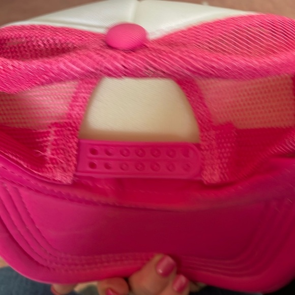 NWT- ⭐️ TWO DISNEY BARBIE 🩷
BEAUTIFUL EMBROIDERED BASEBALL CAPS - Picture 7 of 14